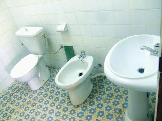 toilettes d'un appartement a louer a Yaounde