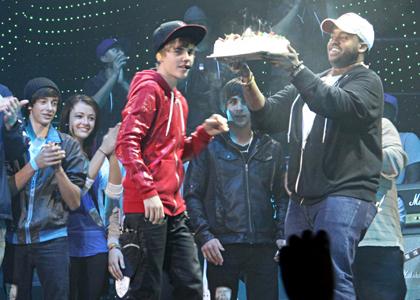 justin bieber cake images. Justin Bieber Gets A Surprise