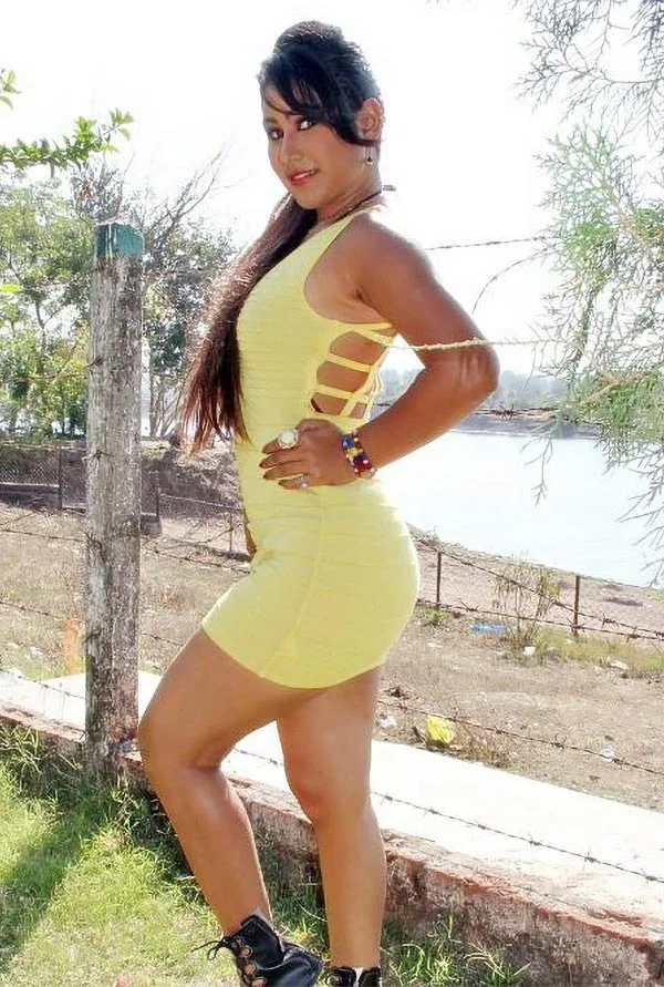 Priyanka Pandit sexy legs hot bhojpuri actress