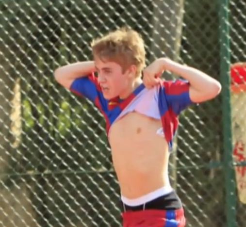 justin bieber soccer. Justin Bieber Goes Shirtless