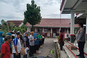 Bhabinkamtibmas Polsek Sukahaji Dampingi Warga Binaan Galang Donasi Bagi Korban Gempa Cianjur