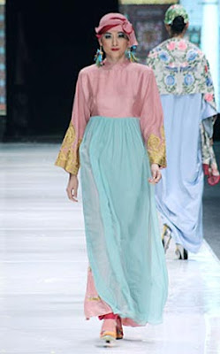 model baju muslim wanita karya Ronald V.Gaghana