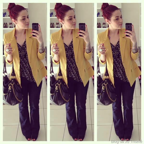 look jeans flare, blazer mostarda e bolsa preta (1)