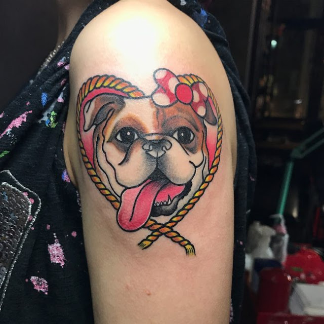 tatuagens femininas de cachorros