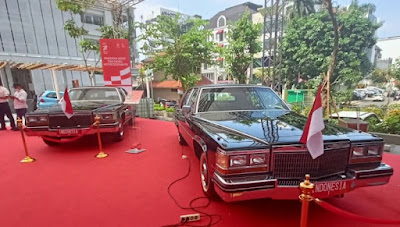 Cadillac Fleetwood Brougham yang pernah menjadi kendaraan Presiden BJ Habibie dipamerkan dalam rangka memperingati Hari Ulang Tahun Ke-77