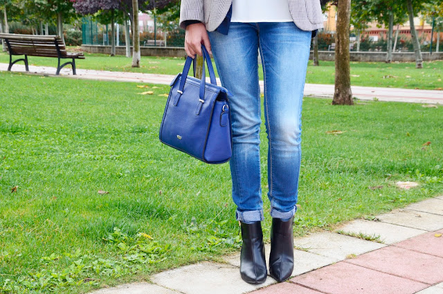 outfit-blogger-blazer-jeans-look-otoño-casual-blogger-trends-gallery