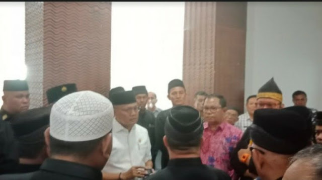 Ketua DPRD di Jemput Paksa Ninik Mamak se Pasbar ke Kantor Bupati