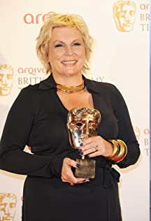 Jennifer Saunders the English voice actor for Nana Noodleman (Sing 2)