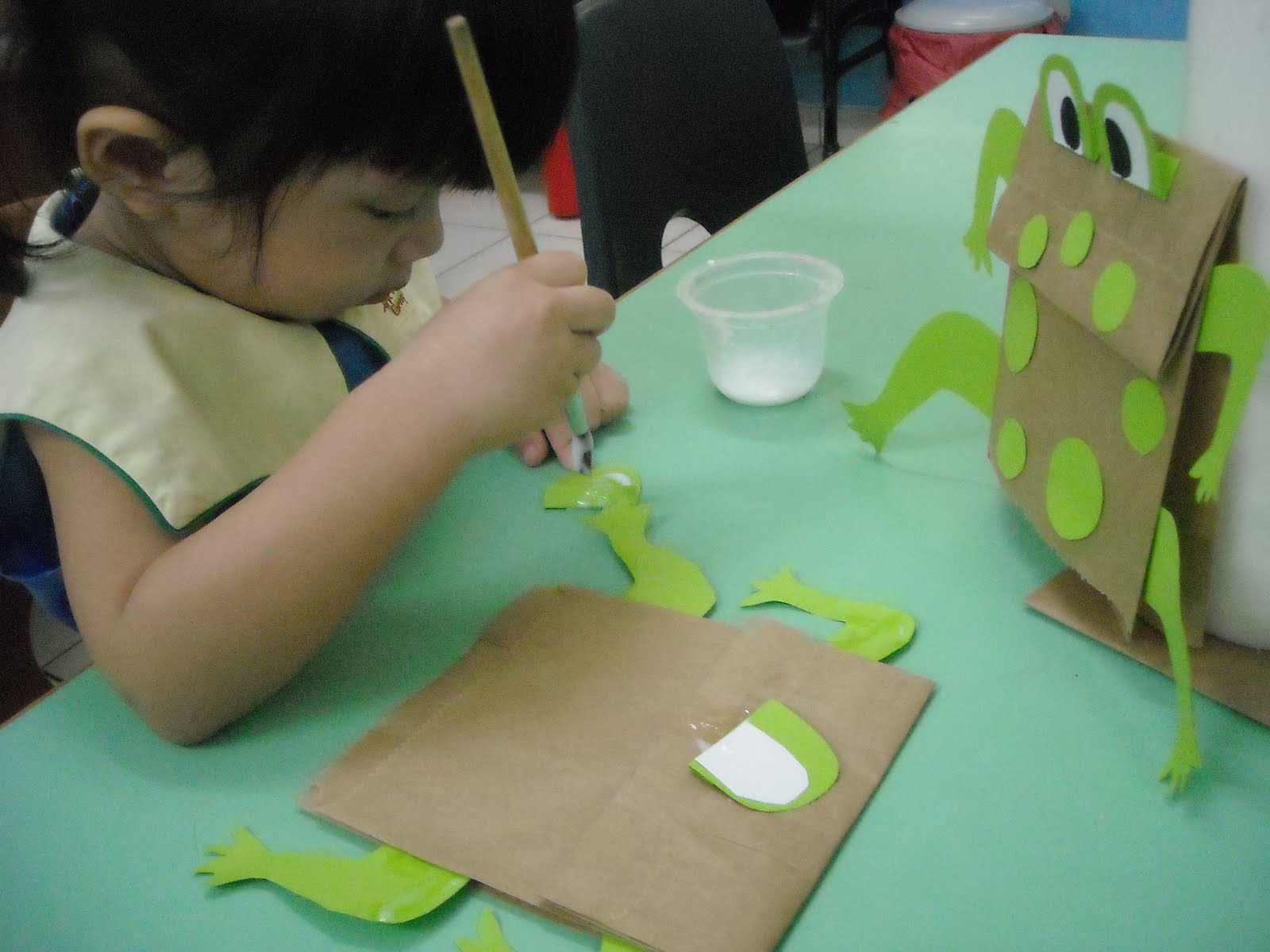 Class of 2008 - Carpe Diem First Years: Amphibian Craft-Paper bag Frog