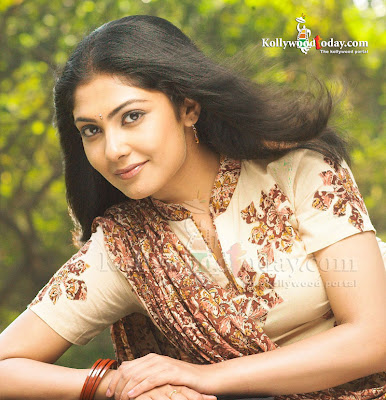 ACTRESS KAMALINI MUKHERJEE  PICTURES