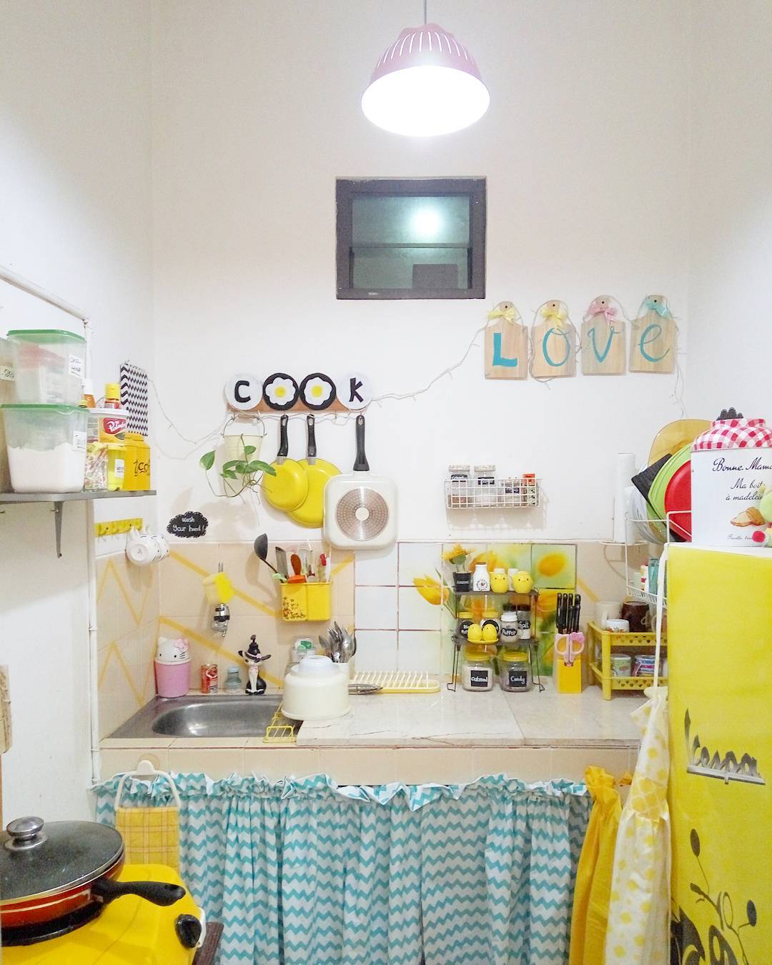 Yellow Kitchens Ideas Inspirasi Penataan Dapur Mungil Terlihat