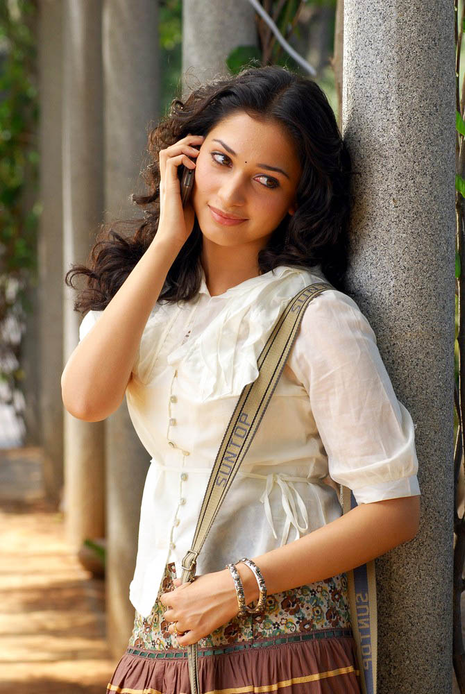 Hot South Actress Tamanna Sizzling