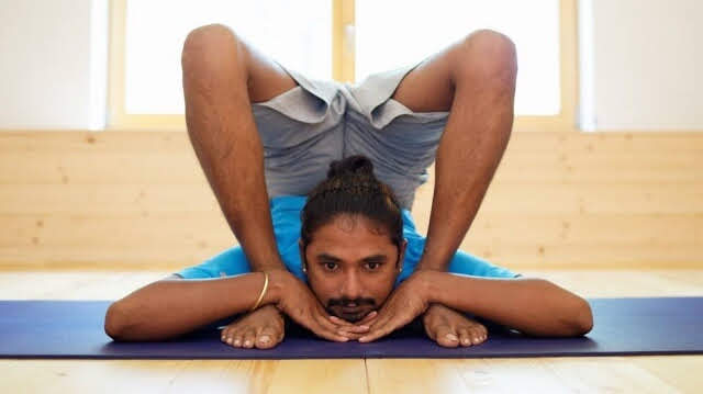 How To Master The Crow Pose(Bakasana): A Complete Guide