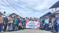 Menyambut Hari Bhyangkara Ke-79 Polsek Sungai Raya Lakukan Bakti Sosial Bersama Muspika Sungai Raya