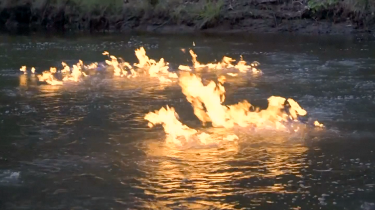 Peligros del fracking. Los incendios por fracturamiento hidráulico para la extracción de petróleo son solo el síntoma más leve de que esta técnica tiene consecuencias secundarias que no pueden ser controladas artificialmente.