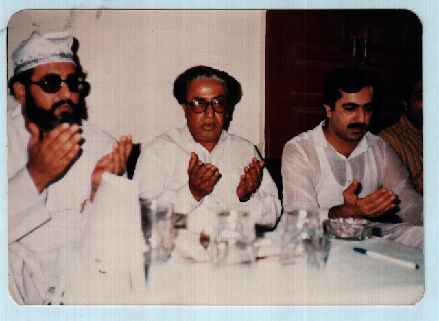 Syed Yousuf Raza Gillani, Makhdoom Syed Wajahat Hussain Gillani and Sheikh Riaz Pervaiz Praying for Mr. Shams Malik