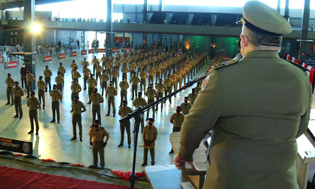 João Azevêdo prestigia solenidade de formatura de soldados da Polícia Militar e do Corpo de Bombeiros em Campina Grande