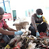 Anggota Polwan Polres Ponorogo Bersama Warga Ubah Sampah Jadi Produk Ekonomis