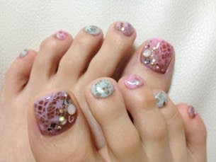 Pretty-Pedicure-Nail-Art-Ideas-for-2012