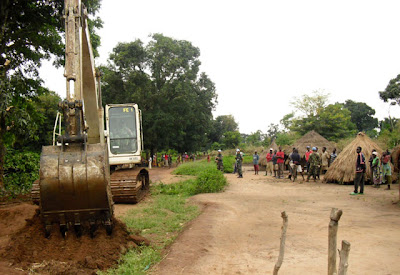 Foto Satgas Kizi TNI Konga XX-H/MONUSCO Bangun Jalan Dungu-Duru Sepanjang 94 Km