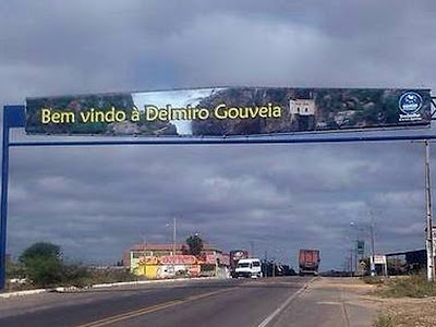 Placa de boas-vindas a Delmiro Gouveia traz erros de português