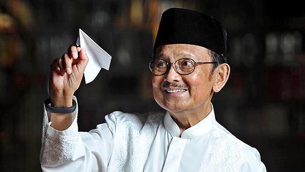 Ilmuwan Indonesia Yang Jadi Presiden Biografi B.J Habibie