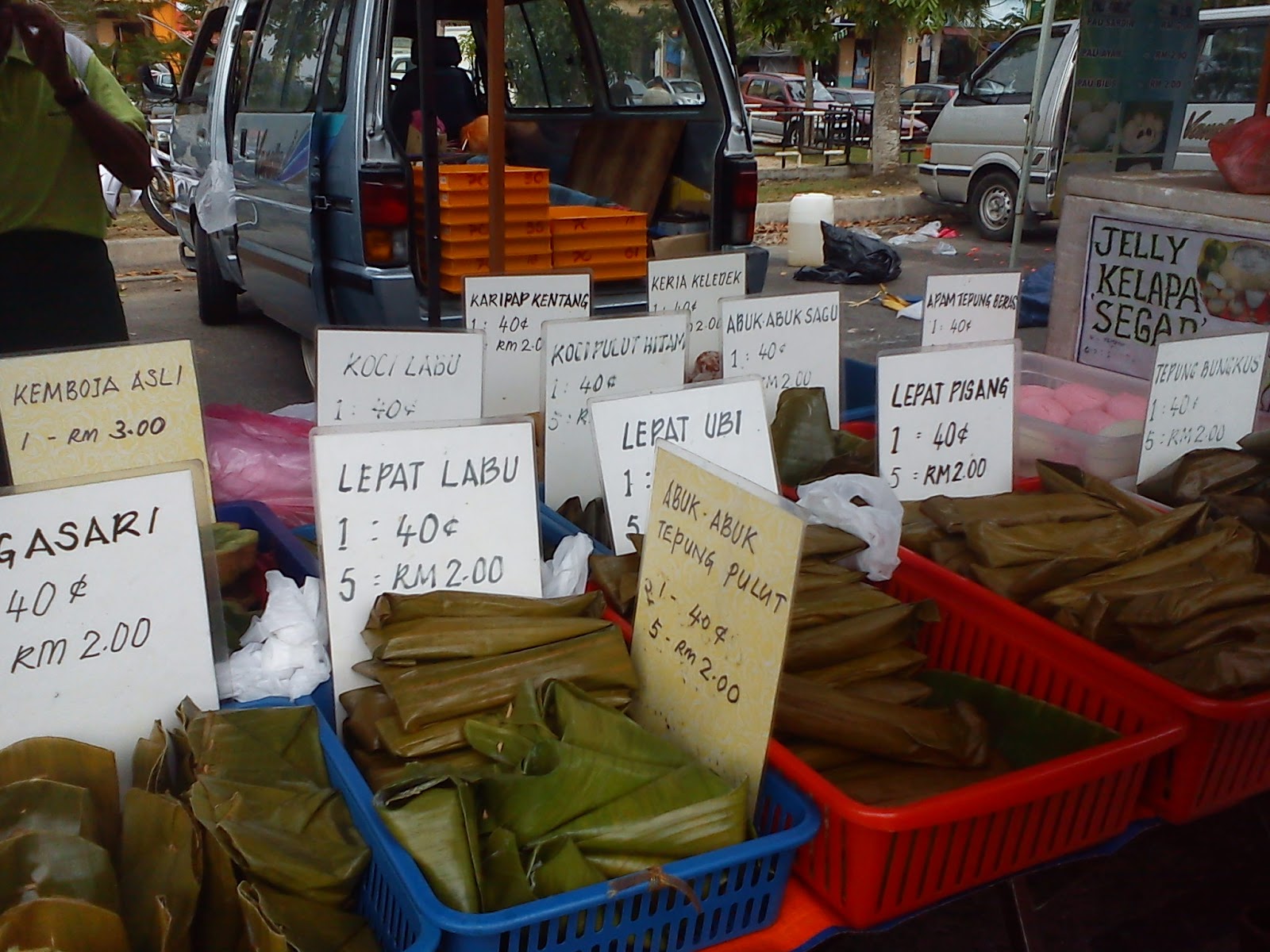 Safiah Ibrahim: ~ kuih tradisional di pasar malam puncak 