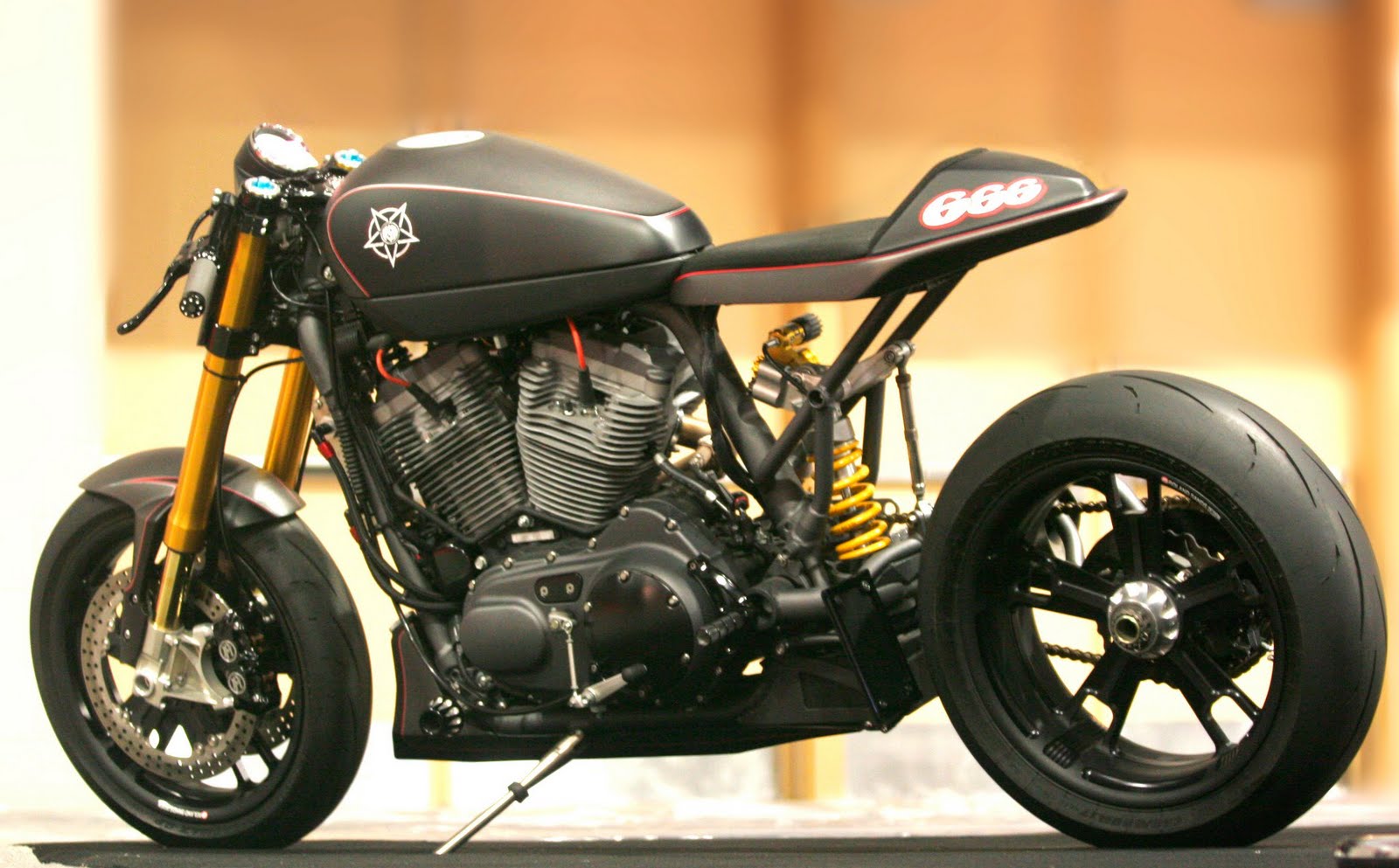 motographite: ROLANDA on a ROLAND SANDS CUSTOM HD