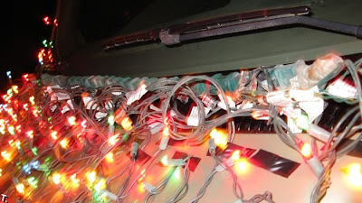 Christmas pickup van with 3000 bulbs Seen On www.coolpicturegallery.net