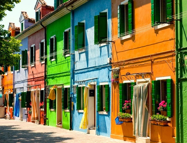  Rumah Warna Warni  Indah Ala Pulau Burano Italia Aspal Putih