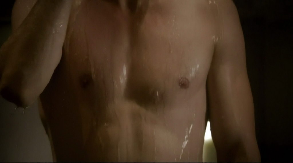 Ian Somerhalder is shirtless on the episode Daddy Issues of The Vampire 