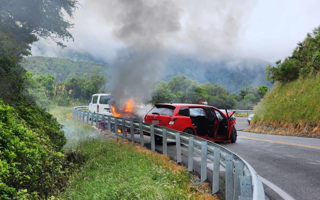 Một vụ tai nạn ô tô ba chiều trên đồi Remutaka vào ngày 27 tháng 12 năm 2023.
