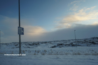 アイスランド　レイキャビク　空港　幹線道路　雪景色