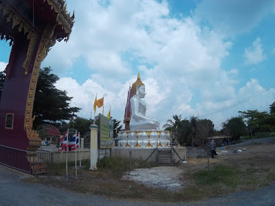 กำลังสร้างพระพุธรูป