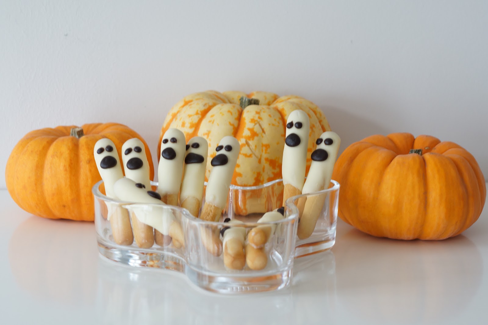 easy halloween ghost breadsticks