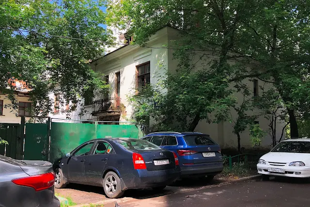 5-й Новоподмосковный переулок, дворы, бывший жилой дом