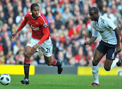 Fabrice Muamba vies with Antonio Valencia Barclays Premiership