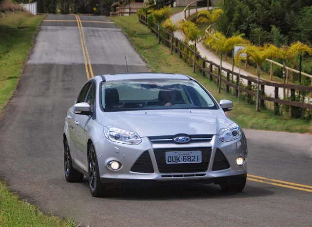 Novo Ford Focus Sedã 2014 - Prata