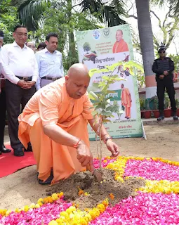 मुख्यमंत्री श्री योगी आदित्यनाथ जी ने आज विश्व पर्यावरण दिवस 2024 के अवसर पर अपने लखनऊ स्थित सरकारी आवास पर वृक्षारोपण कर प्रदेशवासियों को पर्यावरण संरक्षण का संदेश दिया।  मुख्यमंत्री योगी ने विश्व पर्यावरण दिवस के अवसर पर पौधरोपण किया  विश्व मानवता को ग्लोबल वॉर्मिंग, ग्लोबल कूलिंग, अतिवृष्टि तथा अनावृष्टि जैसी समस्याओं से जूझना पड़ रहा, पर्यावरण की रक्षा कर इन समस्याओं से निजात पायी जा सकती : मुख्यमंत्री   प्रदेश सरकार द्वारा पर्यावरण रक्षा की दिशा में कदम उठाते हुए राज्य में सिंगल यूज प्लास्टिक को पूरी तरह प्रतिबन्धित किया गया  प्रदेश में प्रतिवर्ष जुलाई के प्रथम सप्ताह में वन महोत्सव के अवसर पर करोड़ों की संख्या में पौधों का रोपण किया जाता   प्रदेशवासियों से प्रत्येक वर्ष एक-एक पौधा लगाने व उसका संरक्षण करने की अपील  सॉलिड व लिक्विड वेस्ट के निस्तारण की समुचित व्यवस्था करना भी आवश्यक     लखनऊ : उत्तर प्रदेश के मुख्यमंत्री योगी आदित्यनाथ जी ने आज यहां अपने सरकारी आवास पर विश्व पर्यावरण दिवस के अवसर पर पौधरोपण किया। इस अवसर पर उन्होंने कहा कि वर्तमान में जीव सृष्टि तथा विश्व मानवता को ग्लोबल वॉर्मिंग, ग्लोबल कूलिंग, अतिवृष्टि तथा अनावृष्टि जैसी समस्याओं से जूझना पड़ रहा है। ग्लोबल वॉर्मिंग के दुष्परिणाम स्वरूप इस गर्मी के मौसम में तापमान 50 डिग्री सेल्सियस को भी क्रॉस कर रहा है। पर्यावरण की रक्षा कर इन समस्याओं से निजात पायी जा सकती है।    मुख्यमंत्री जी ने कहा कि प्रदेश सरकार द्वारा पर्यावरण रक्षा की दिशा में कदम उठाते हुए राज्य में सिंगल यूज प्लास्टिक को पूरी तरह प्रतिबन्धित किया गया। रेन वॉटर हार्वेस्टिंग के माध्यम से वर्षा की प्रत्येक बूंद को संरक्षित करने तथा ग्राण्उड वॉटर लेवल मेन्टेन करने की दिशा में कार्य किया जा रहा है। प्रदेश में प्रतिवर्ष जुलाई के प्रथम सप्ताह में वन महोत्सव के अवसर पर करोड़ों की संख्या में पौधों का रोपण किया जाता है। उन्होंने प्रदेशवासियों से प्रत्येक वर्ष एक-एक पौधा लगाने व उसका संरक्षण करने की अपील की।   मुख्यमंत्री जी ने कहा कि सॉलिड व लिक्विड वेस्ट के निस्तारण की समुचित व्यवस्था करना भी आवश्यक है। पहले गांवों में खाद का गड्ढा सॉलिड वेस्ट का देशी मॉडल होता था। इन पर भू-माफियाओं द्वारा कब्जा किया जा चुका था। प्रदेश सरकार ने एण्टी भू-माफिया टास्क फोर्स के माध्यम से इन पर किये गये अवैध कब्जों को हटाने की कार्यवाही की। इस कार्य में सफलता भी प्राप्त हुई, लेकिन अभी इस पर बहुत कुछ किये जाने की आवश्यकता है।   मुख्यमंत्री जी ने कहा कि हमें लिक्विड वेस्ट के निस्तारण हेतु भी देशी मॉडल विकसित करना होगा। वनों की अवैध कटान तथा प्रकृति को किसी भी स्तर पर पहुंचाए जाने वाले नुकसान को प्रत्येक परिस्थिति में रोकना होगा अन्यथा यह विश्व मानवता के लिए संकट उत्पन्न करने का कार्य करेगा।
