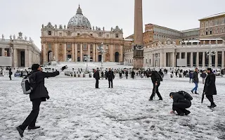 Rome sees rare snowfall as arctic cold front freezes Europe