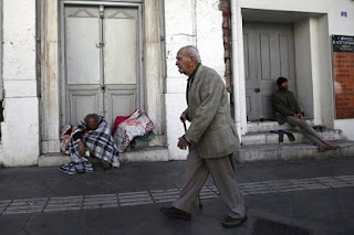 Στη φτώχεια και με την απειλή της ανεργίας ζει ένας στους τρεις Έλληνες