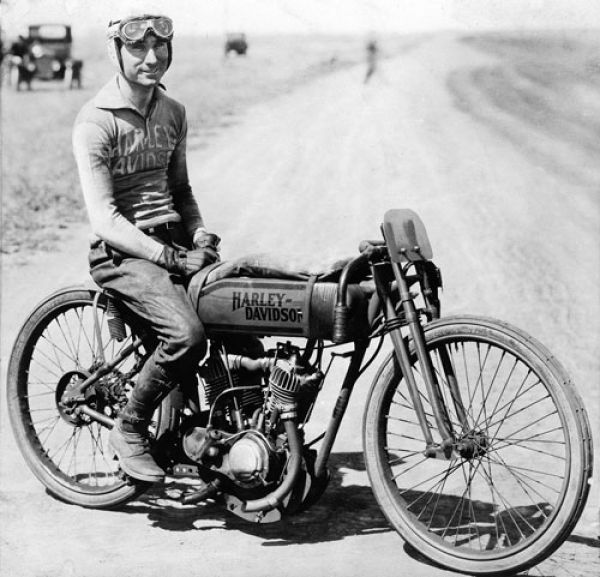Conteng2Kreatif Rupa Motosikal Harley  Davidson  pada 1910 1938