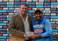 Sarfaraz Khan taking Award