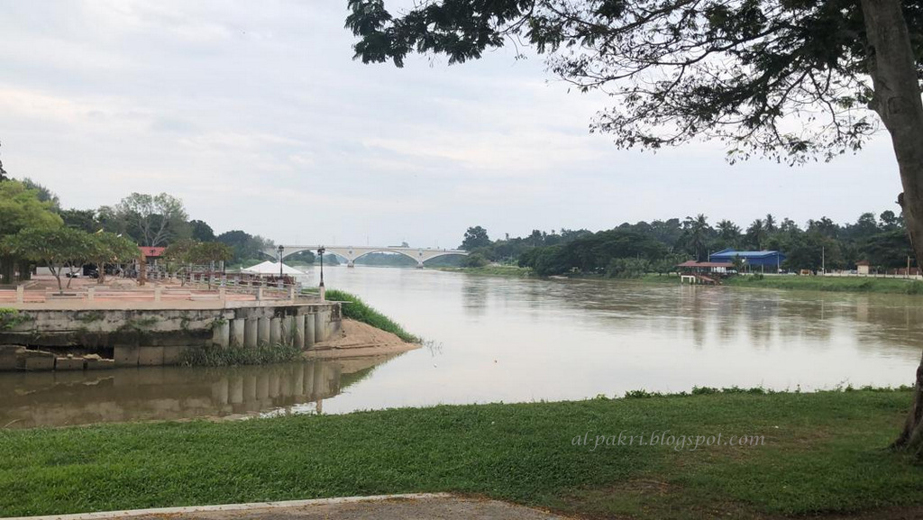 Orangbukit: Kuala Kangsar : Resort di tepi sungai