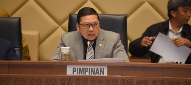Komisi II DPR dan Pemerintah Menyetujui 3 RUU DOB Papua