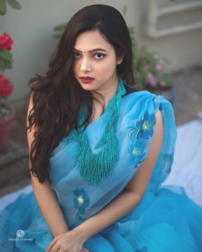 Photos of Amazing Indian Women in Saree