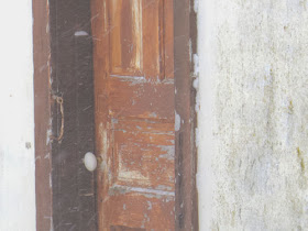 door with white doorknob