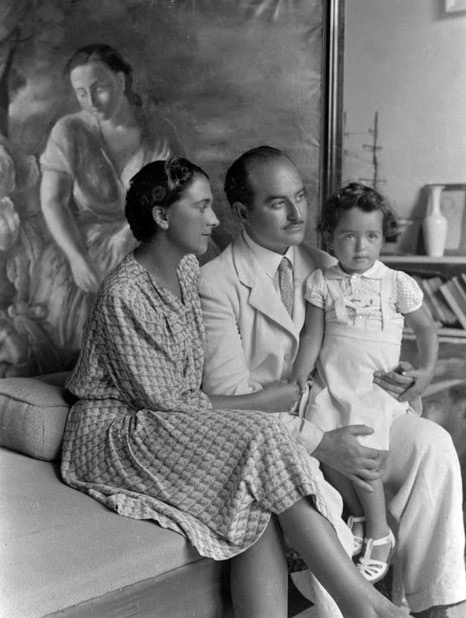 Rosario de Velasco con su marido e hija