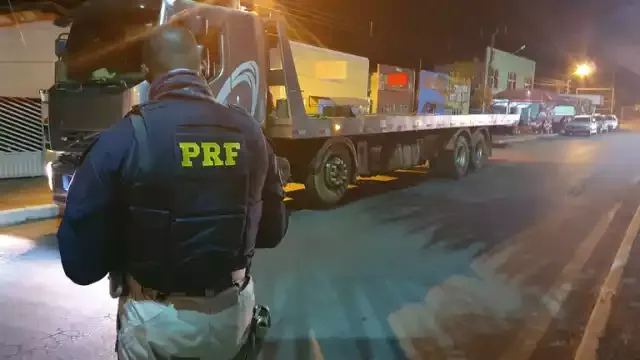 PRF faz grande operação contra roubo e saque de cargas na Régis Bittencourt em São Paulo