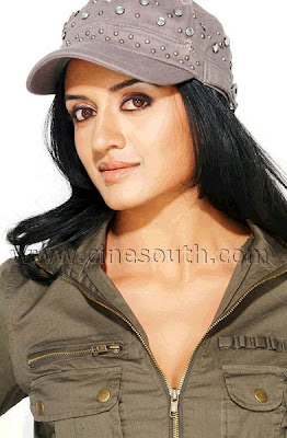 HOT ACTRESS VIMALA RAMAN PICTURES